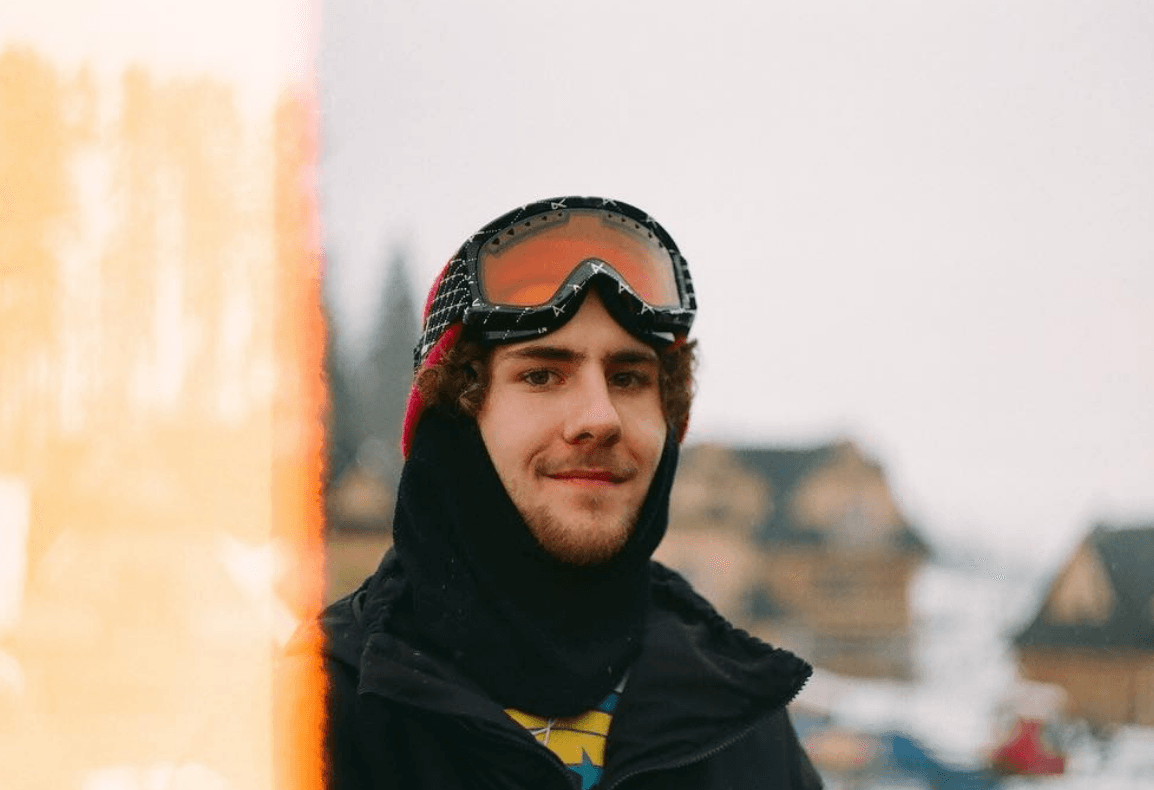 About 06.33.11 Studio